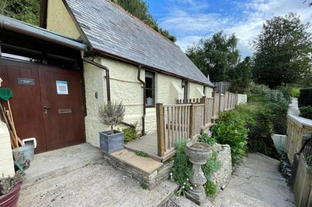 A ‘Special’ Schoolhouse for 2<br>DEEP STEAM CLEANED AND SANITISED