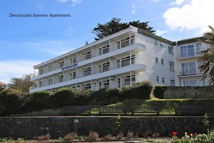 Panoramic Sea View 2 minutes from the Beach and Harbour