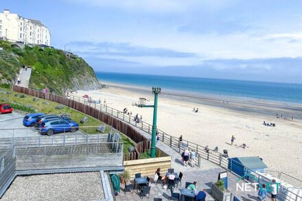 Sea Breeze is a recently refurbished luxury sea view apartment in Tenby.