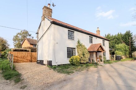 THE OLD RED LION, pet friendly in Wentworth, Ely, Cambridgeshire