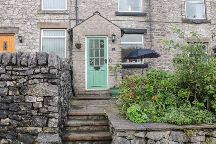 10 SMALLDALE COTTAGES, pet friendly, with open fire in Buxton