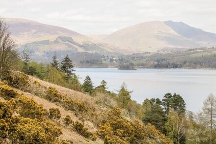 APARTMENT 2 BLENCATHRA, family friendly, with a garden in Keswick