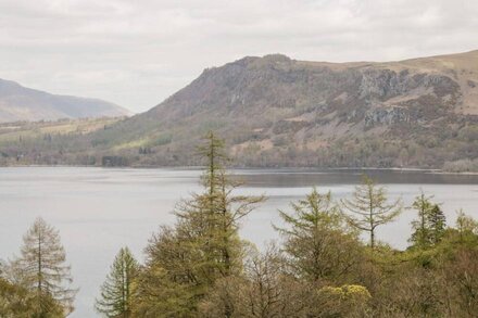 APARTMENT 1 LATRIGG, family friendly, with a garden in Keswick