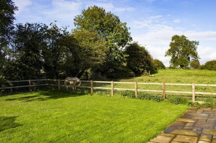 Elegant 4-bed house in the Leicestershire countryside