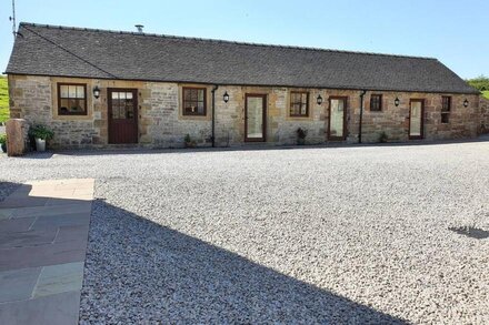 Trail View - Stunning Peak District Cottage for four people