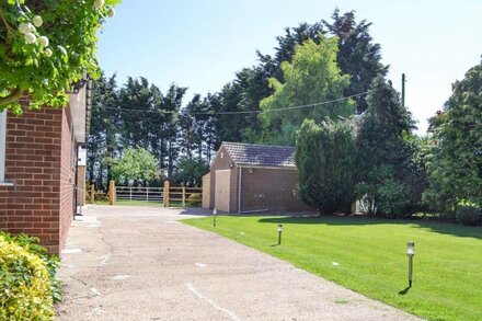 2 bedroom accommodation in North Frodingham, near Driffield