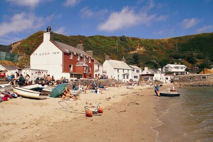 Ty Ni in the beautiful Nefyn