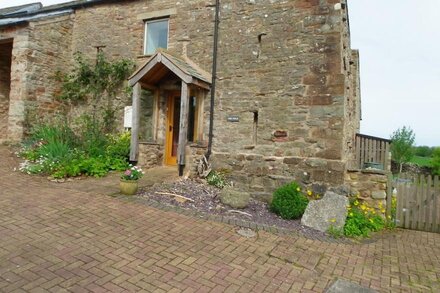 Pet friendly barn conversion with spectacular views, just for 2.