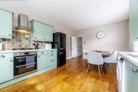 Spacious duplex w/private garden, Putney