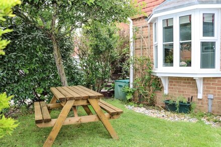 26 THE PORTLANDS, family friendly, with a garden in Eastbourne