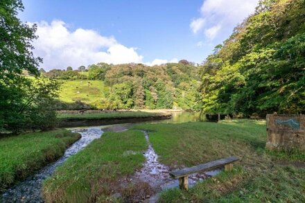 The Ancient Cottage - Four Bedroom House, Sleeps 8