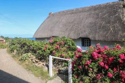 LEWCOTT, family friendly, character holiday cottage in Sennen Cove