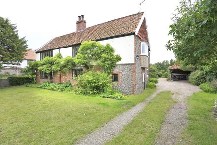 Old Farm - Four Bedroom House, Sleeps 9