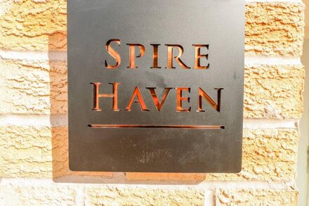 SPIRE HAVEN, family friendly, with a garden in Chesterfield