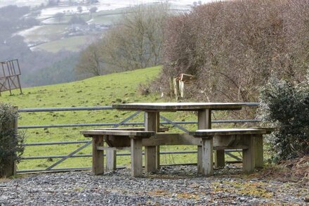 BRYN EITHIN, family friendly, luxury holiday cottage in Ruthin