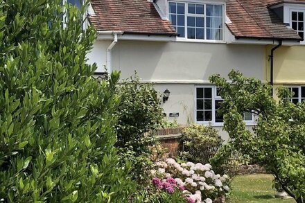 A beautiful cottage in the heart of the New Forest and a short drive to beaches