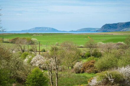 Drws y Llan in the beautiful Pwllheli