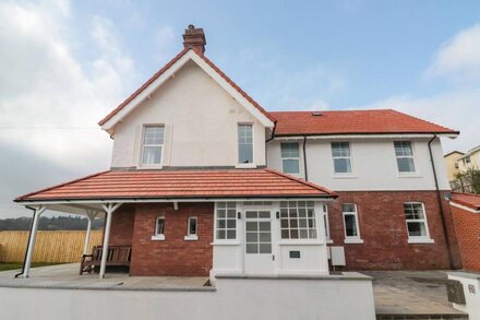 LION HOUSE, family friendly, luxury holiday cottage in Dawlish