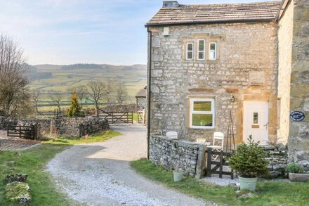 RENSHAW FARM, pet friendly, luxury holiday cottage in Grassington