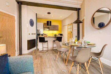 Central Apartment in Ambleside with parking by LetMeStay