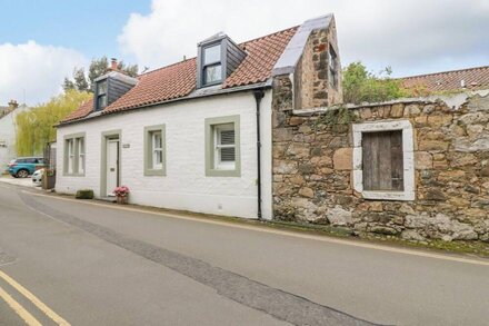 DUNIRA, pet friendly, character holiday cottage in Falkland