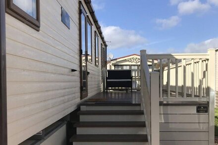 Beautiful 2-Bed Caravan in Stratford-upon-Avon