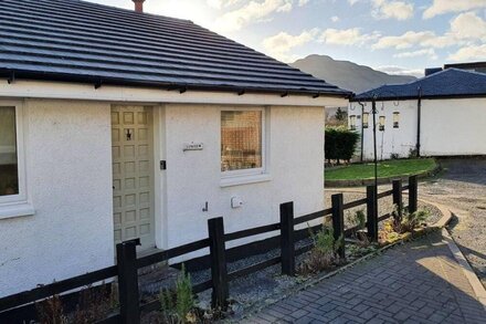 Langview is an Idyllic 2 Bed cottage in Succoth near Arrochar  with outside balcony area