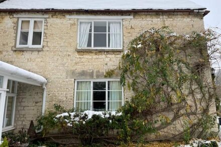 Quintessential Cotswold Cottage