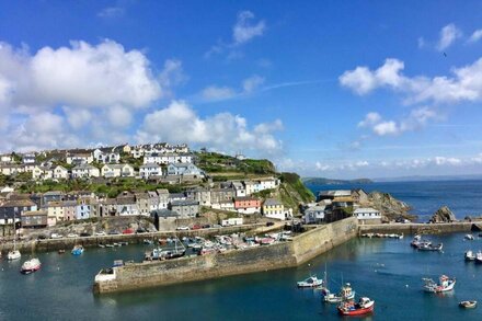 Bayview Cottage - Stunning Harbour And Sea Views, parking included