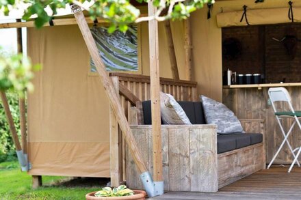 Beautiful countryside glamping to sleep four with hot tub, and fire pit.