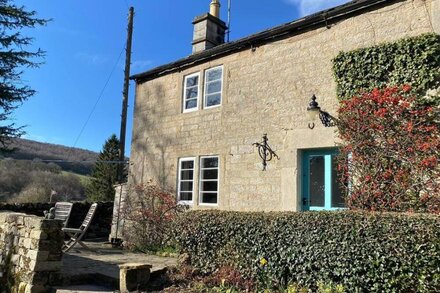 Beautiful Peak District Cottage with Hot Tub