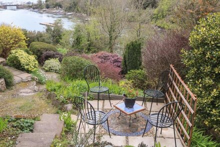 COASTGUARD COTTAGE, pet friendly, with a garden in Kingswear, Devon