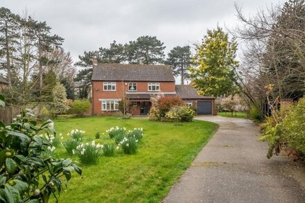 A beautifully presented detached house tucked away in a peaceful location on the edge of the histori