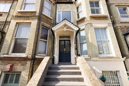 The West Hampstead Retreat - Modern & Bright 1BDR Apartment