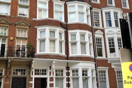 Quiet and Charming Flat in  London