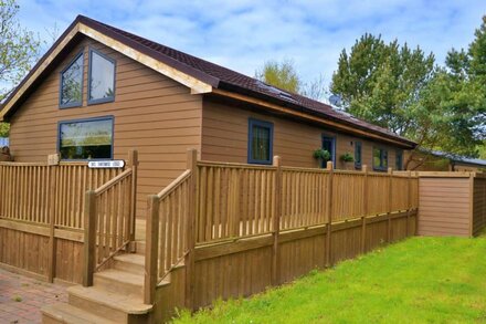 Tawitawoo Lodge with Hot Tub