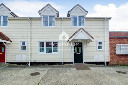 Nestled in the heart of Frinton on Sea is this terraced mews cottage offering open plan living