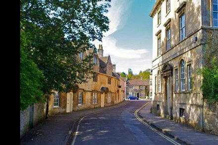 Grade 2 Listed Georgian Apartment in the Centre of Old Town