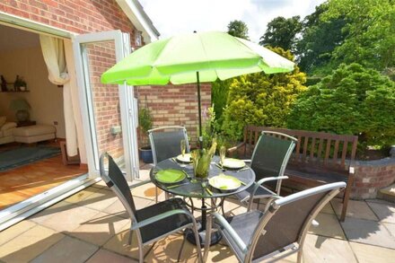 Oakdene - Two Bedroom House, Sleeps 4