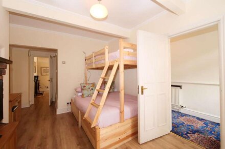 Stodham House Quirky Central Townhouse, 4 beds sleeps up to 9