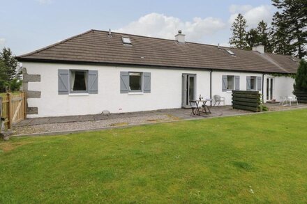 CEDAR, pet friendly, with open fire in Newtonmore