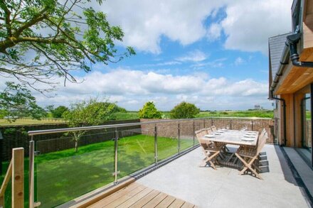 The Saltings - Four Bedroom House, Sleeps 8