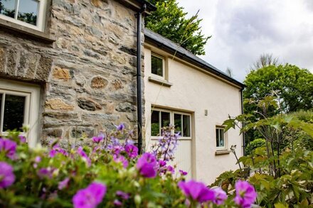 MINAFON, pet friendly, with a garden in Newport, Pembrokeshire