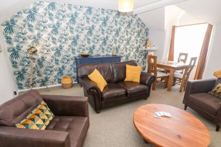 MEDICAL HALL, country holiday cottage in Cemaes Bay