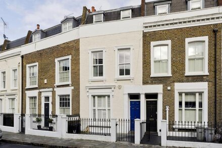 4-Bed House with a Garden, Fulham