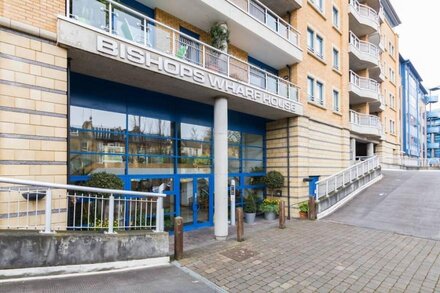 Cosy 1-bed Battersea Riverside Apartment