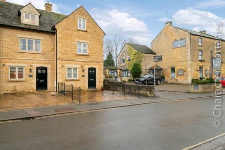 CALLOW COTTAGE, family friendly in Bourton-On-The-Water