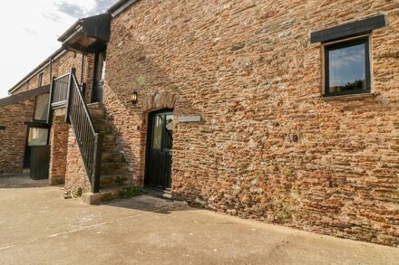 OHOPE BARN, pet friendly, country holiday cottage in Ringmore