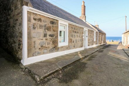 SEASPRAY COTTAGE, pet friendly, country holiday cottage in Buckie