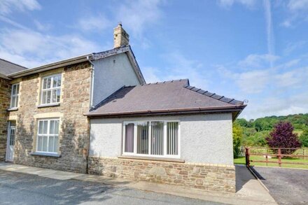 Gwynnant Cottage in the beautiful Llandysul